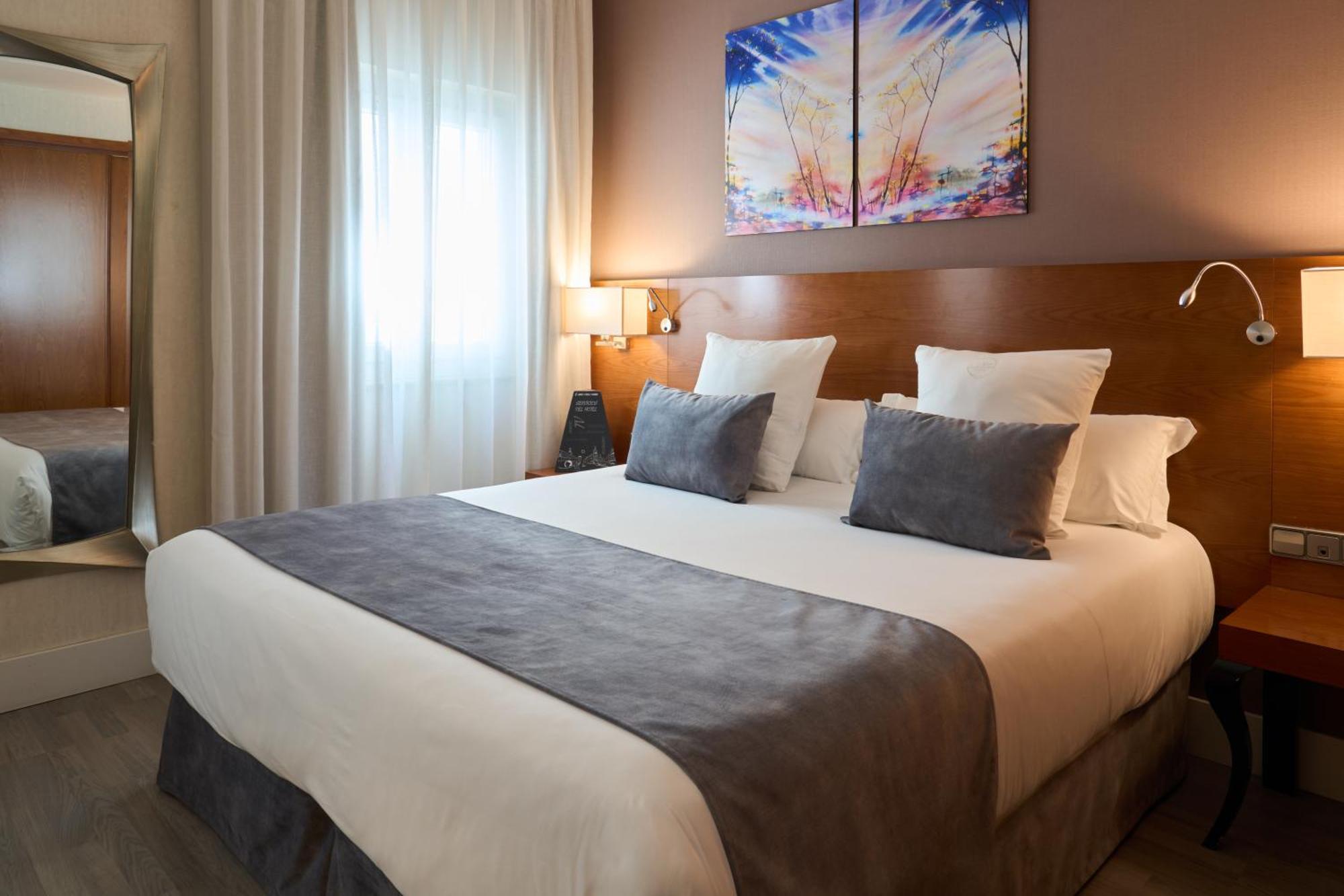 Hotel Puerta De Toledo — Fotos 1